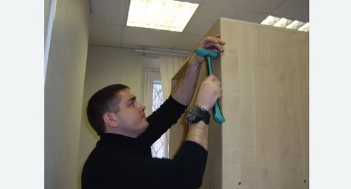 Разборка и сборка мебели в офисе. Площадь Ильича